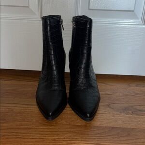 Blondo Black Ankle Boots Sleek Design